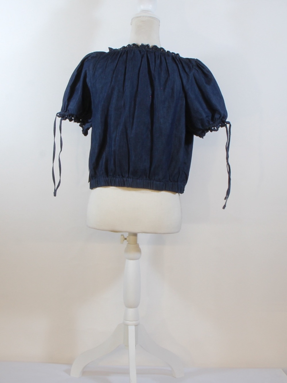 Free Assembly Women's Dark Washed Indigo Cropped Button-Front Peasant Blouse NWT - Picture 5 of 5